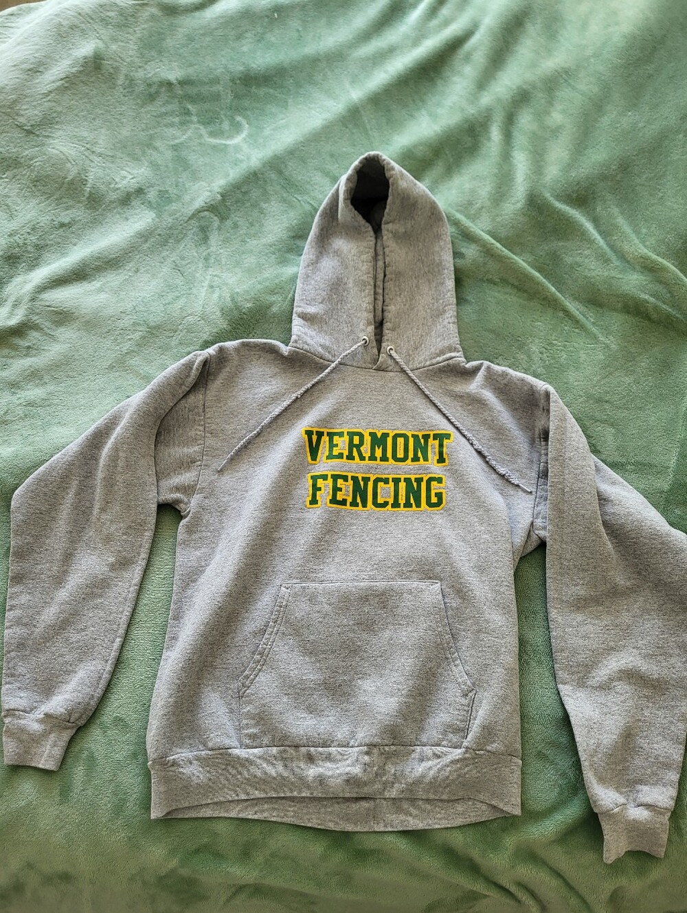 University Of Vermont - UVM - Fencing Hoodie - Size Medium - GUC